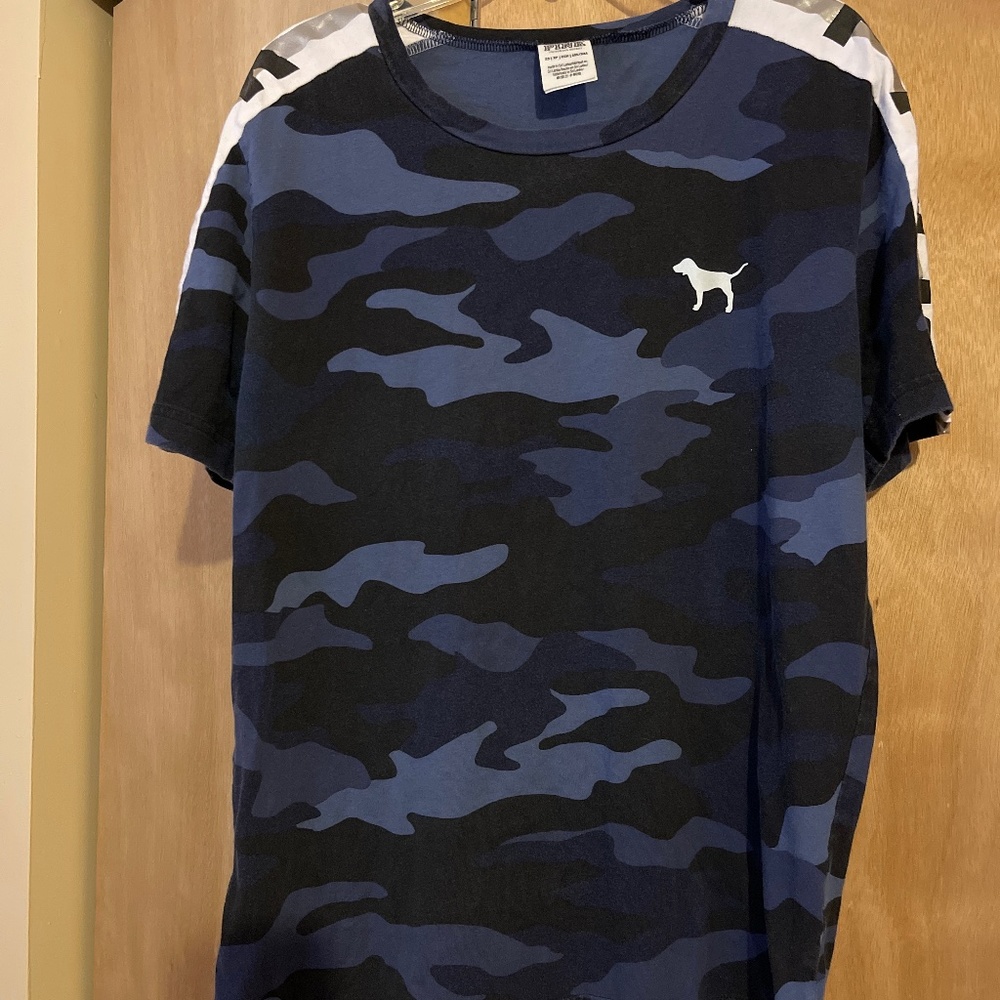 Xs PINK Victoria secret short sleeve t-shirt.